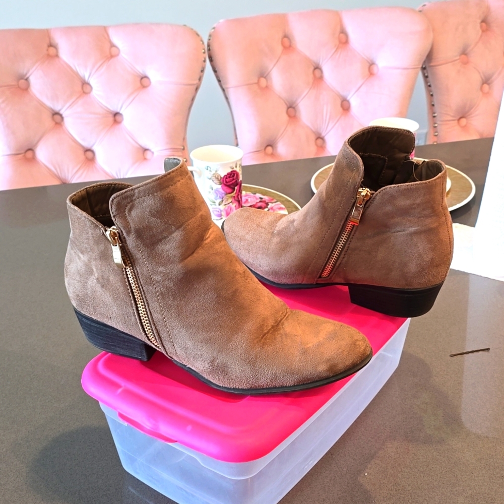 Suede short boots booties